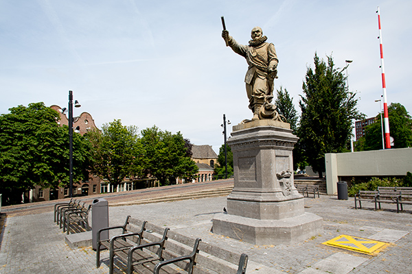 Standbeeld Piet Hein